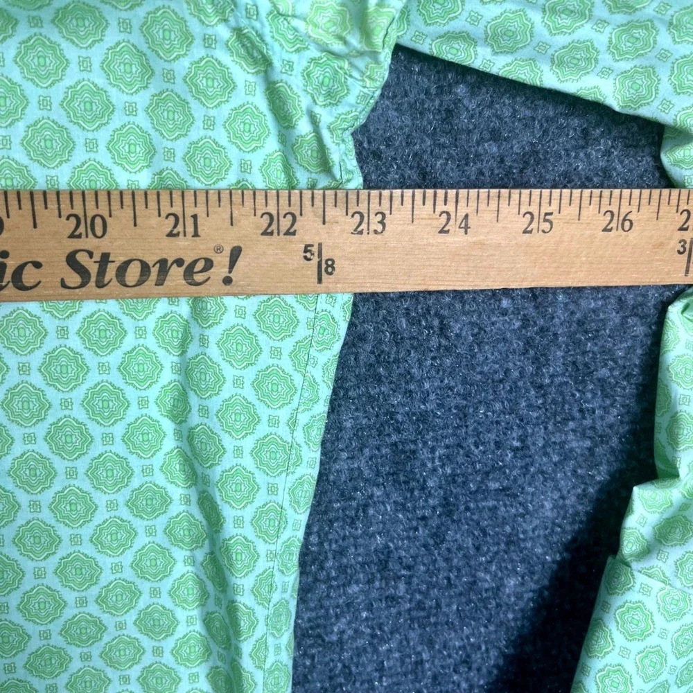 Banana Republic Button Down Men Medium 15-15.5 Green Geometric Medallion Cotton